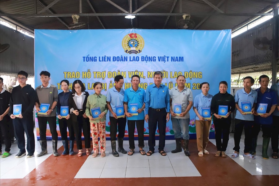 Công đoàn hỗ trợ khẩn cấp giúp người lao động Gia Lai khắc phục hậu quả bão lũ