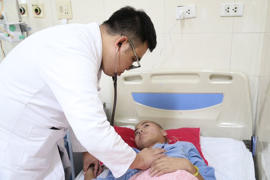 Bệnh viện K: Cứu sống nam sinh 17 tuổi hôn mê do u tế bào mầm não
