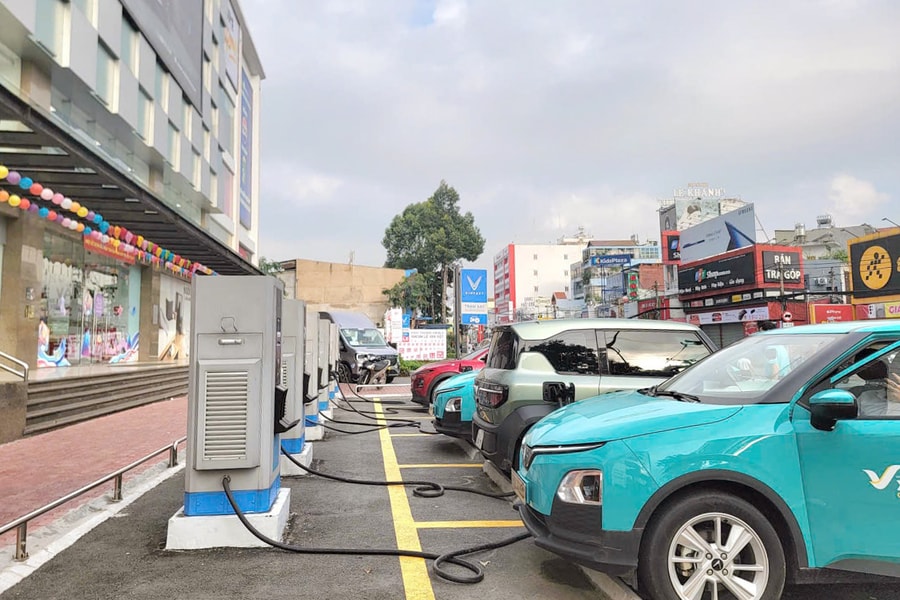 TP. Hồ Chí Minh: Mở rộng mạng lưới trụ sạc, tăng tốc phát triển giao thông xanh