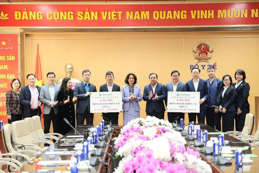 Bộ Y tế tiếp nhận 20 tấn hóa chất khử khuẩn hỗ trợ khắc phục hậu quả mưa lũ