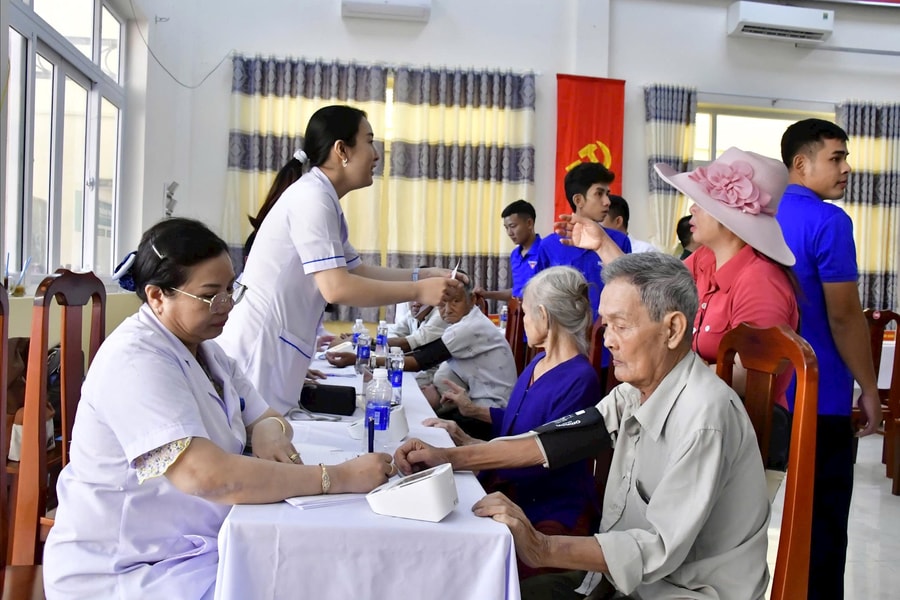 An Giang: Người dân vùng căn cứ cách mạng được khám bệnh, nhận thuốc miễn phí