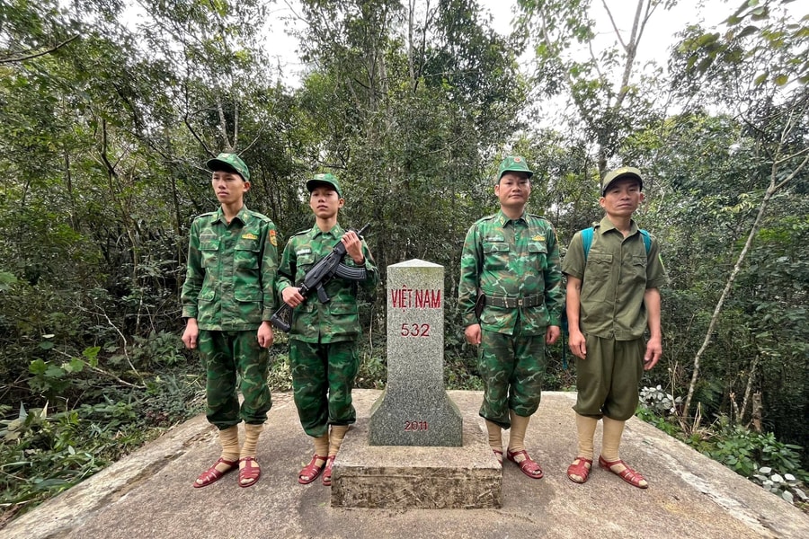 Đồn Biên phòng Cà Xèng phối hợp khảo sát, tuần tra bảo vệ biên giới Việt Nam - Lào