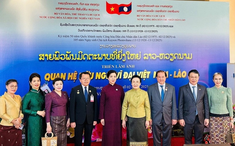 Phu nhân Ngô Phương Ly dự Khai mạc Tuần phim Việt Nam và Triển lãm ảnh Việt Nam - Lào