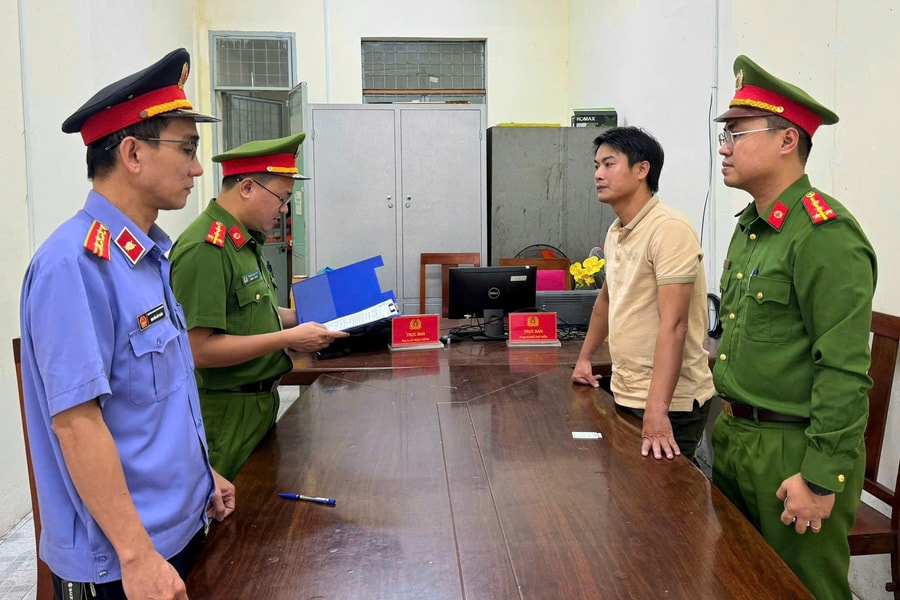 Giám đốc bị khởi tố vẫn cho nhân viên khai thác cát trái phép trên Sông Vàng