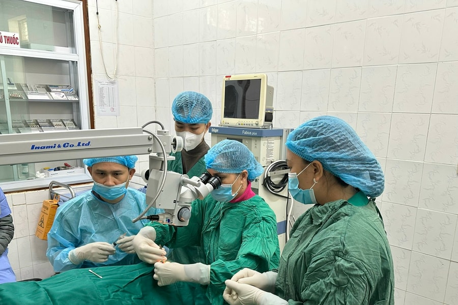 Trung tâm Y tế Kỳ Sơn (Nghệ An): Chuyển giao kỹ thuật mổ mộng mắt giúp người dân được điều trị ngay tại cơ sở