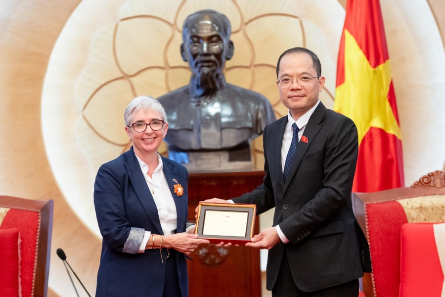 Phó Chủ nhiệm Ủy ban Văn hóa và Xã hội Đinh Công Sỹ tiếp Đại sứ Toàn cầu về Bình đẳng giới của Australia Michelle O'Byrne