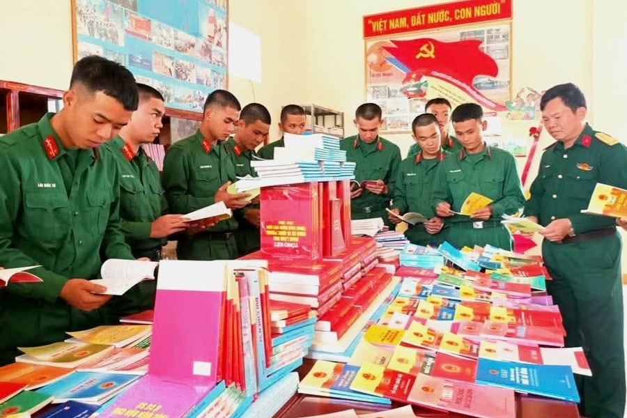 Lữ đoàn 382 lan tỏa văn hóa pháp luật từ cơ sở