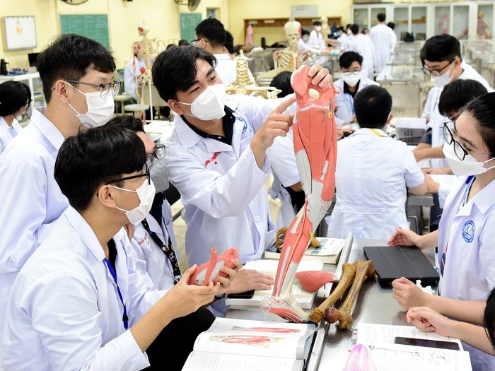 Đào tạo y khoa trước sức ép chất lượng: Cần một “hàng rào kỹ thuật” đủ mạnh
