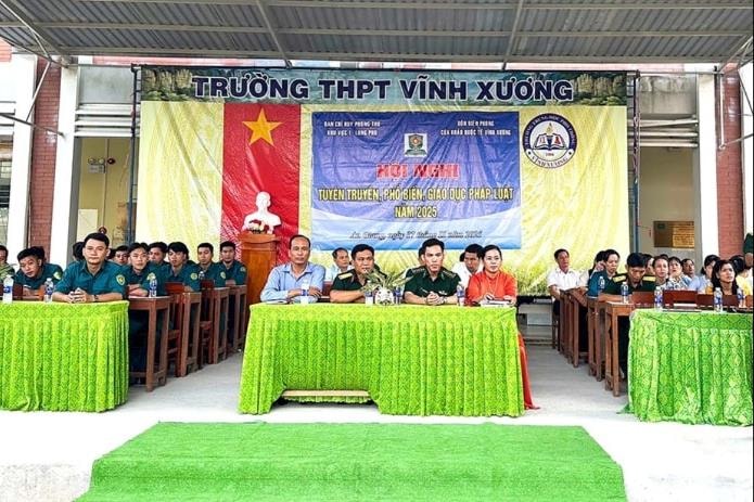Tuyên truyền pháp luật cho học sinh Trường THPT Vĩnh Xương