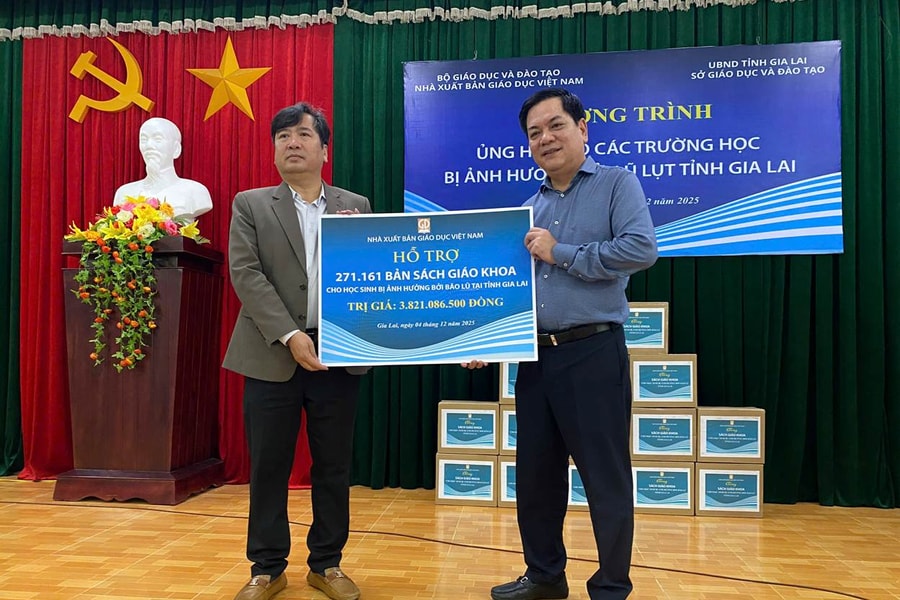 Nhà xuất bản Giáo dục Việt Nam hỗ trợ sách giáo khoa trị giá gần 9 tỷ đồng đến vùng lũ lụt Đắk Lắk và Gia Lai