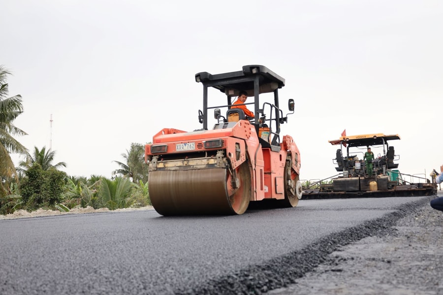 Chủ đầu tư huy động hàng nghìn máy móc, nhân sự khẩn trương đưa cao tốc Cần Thơ – Cà Mau về đích
