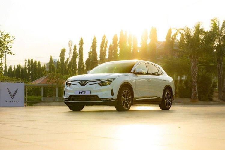 Người dùng VinFast VF 8: Cảm giác như lái "siêu xe", với chi phí chưa tới 1 tỷ đồng