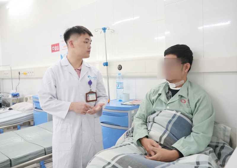 Chủ quan u lành, bệnh nhân 31 tuổi mắc ung thư tuyến giáp xâm lấn
