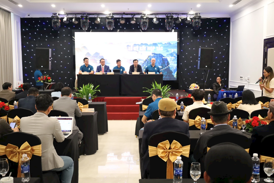 “Chạy xuyên miền di sản” khám phá, chinh phục địa hình VQG Phong Nha - Kẻ Bàng