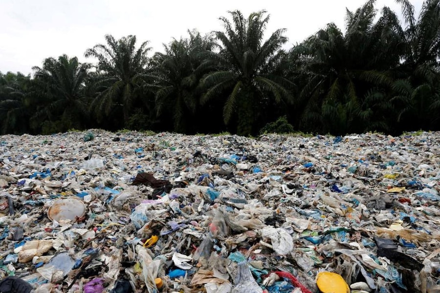 Malaysia tăng cường biện pháp chặn nạn đổ rác thải trái phép