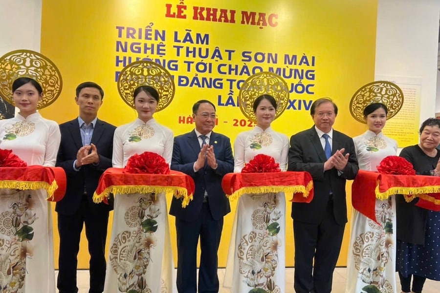 Giới thiệu các tác phẩm sơn mài mừng Đại hội Đảng toàn quốc lần thứ XIV