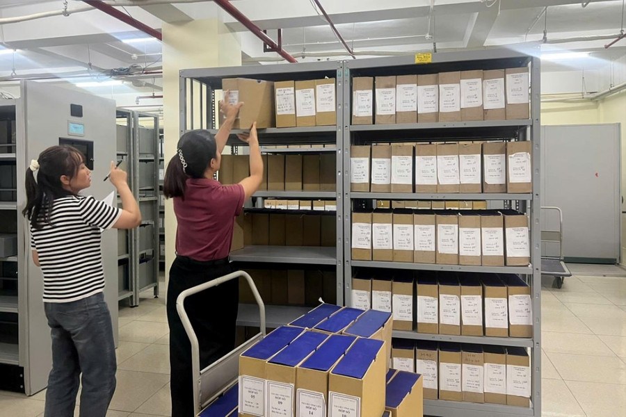 Kho bạc Nhà nước khu vực IV bàn giao hơn 1.300 hồ sơ vĩnh viễn vào Lưu trữ lịch sử tỉnh Hưng Yên