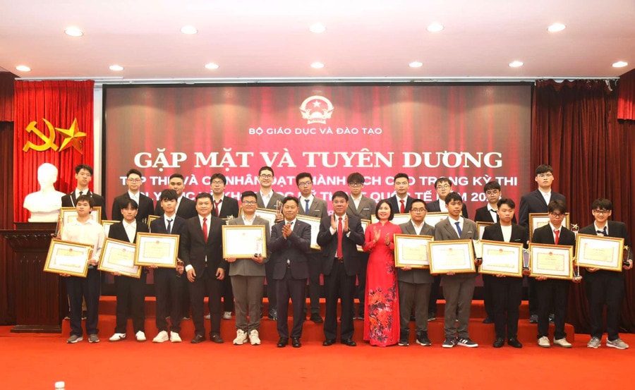 Bộ GD-ĐT tuyên dương học sinh đoạt giải Olympic và khoa học kỹ thuật quốc tế năm 2025