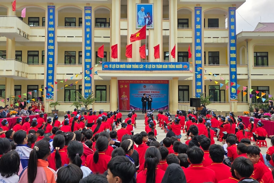 Hải quan khu vực IX: Nâng cao nhận thức phòng, chống ma túy học đường
