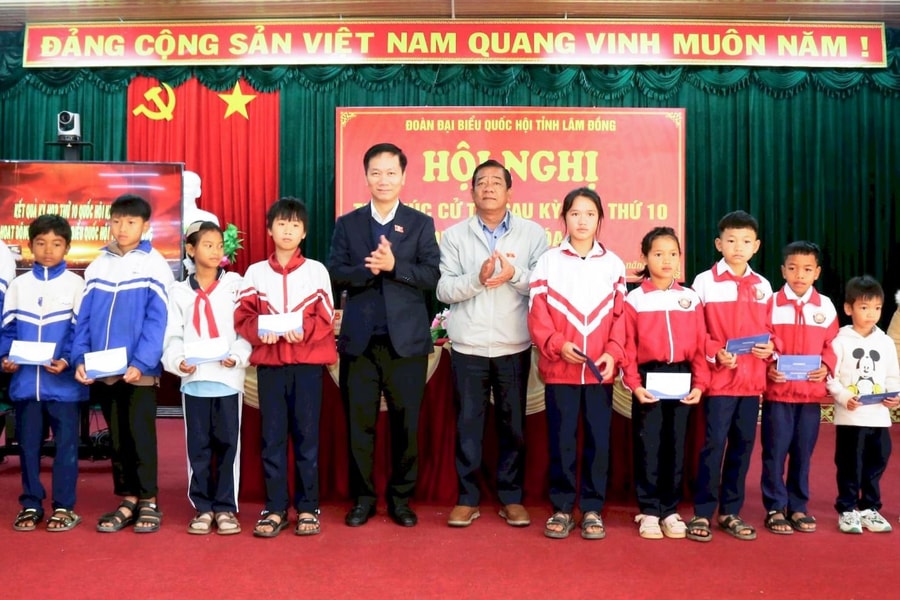 Cử tri xã Đam Rông 1 kiến nghị về đất đai, chế độ chính sách và hạ tầng điện