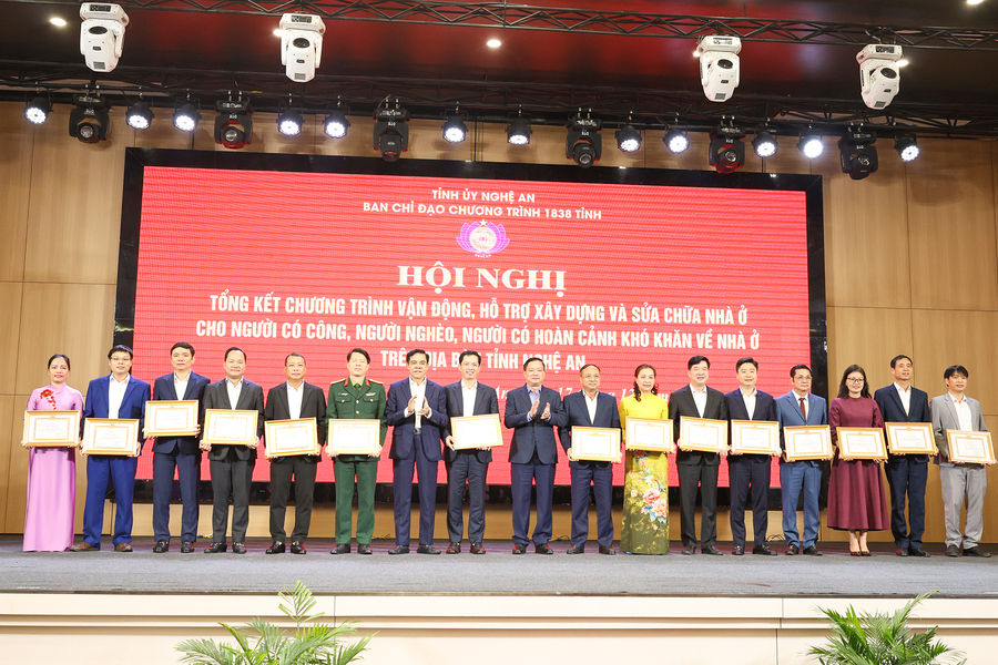 Nghệ An: Tổng kết Chương trình vận động, hỗ trợ xây dựng, sửa chữa nhà cho người có công, người nghèo
