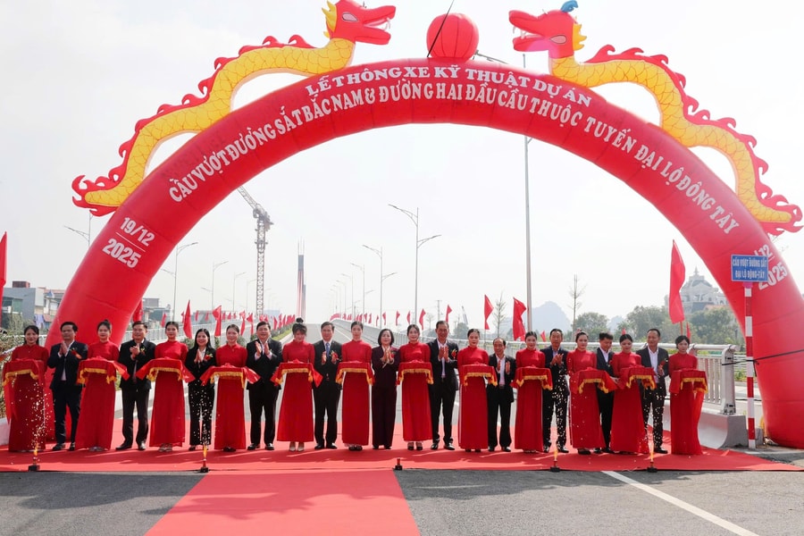 Lễ thông xe kỹ thuật dự án Cầu vượt đường sắt Bắc - Nam tại Thanh Hóa