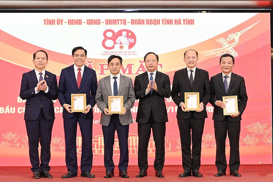 Hà Tĩnh gặp mặt các thế hệ đại biểu Quốc hội, Hội đồng Nhân dân