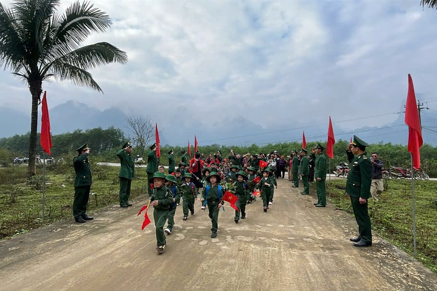 Đồn Biên phòng Cà Xèng tổ chức hoạt động ngoại khóa Chương trình "Tiết học biên cương"