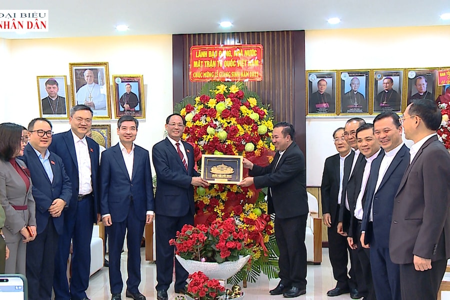 Phó Chủ tịch Quốc hội Trần Quang Phương thăm, chúc mừng Giáng sinh tại Tòa Giám mục Giáo phận Ban Mê Thuột