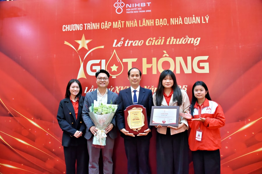 Học viện Tài chính được vinh danh và đạt Giải thưởng Giọt hồng năm 2025