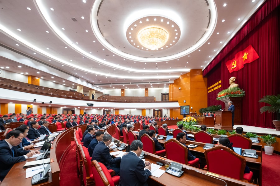 Bài cuối: Chính trị dẫn đường - Văn hóa soi đường - Khoa học định hình - Nhân dân thực thi dưới ngọn cờ của Đảng