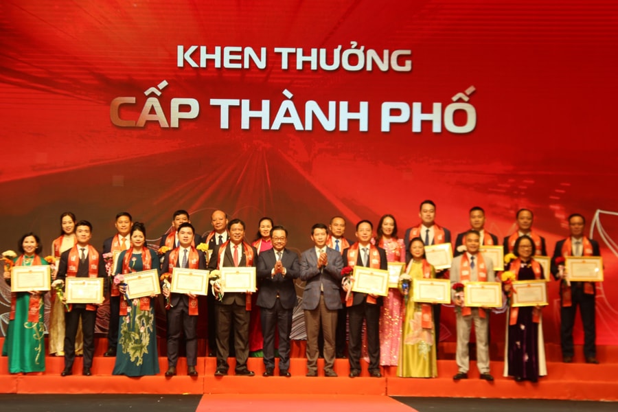 Hà Nội tôn vinh 118 doanh nghiệp, doanh nhân Thăng Long tiêu biểu 2025