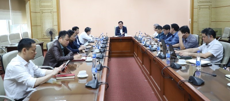 Hoàn thiện thể chế, nâng cao chất lượng hạ tầng và mua sắm thiết bị y tế