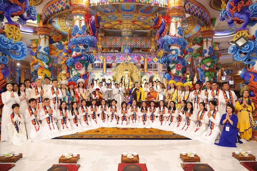 Khai mạc triển lãm ảnh ‘Pháp Vũ Rồng Thiêng’: Hành trình hoằng truyền giáo Pháp Sống để yêu thương