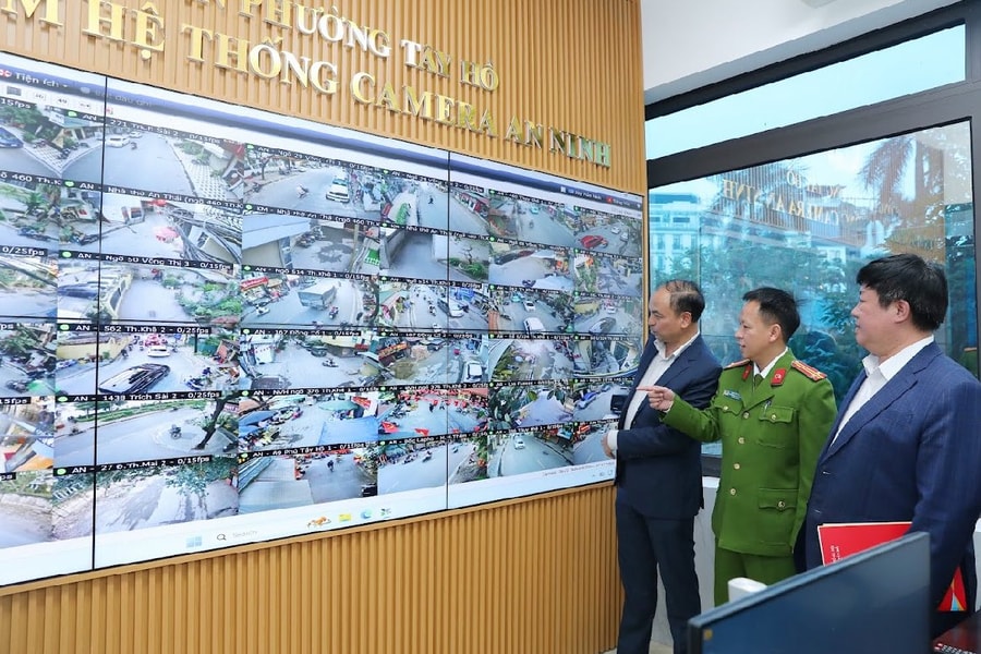 Công an Tây Hồ bảo vệ bình yên từng góc phố