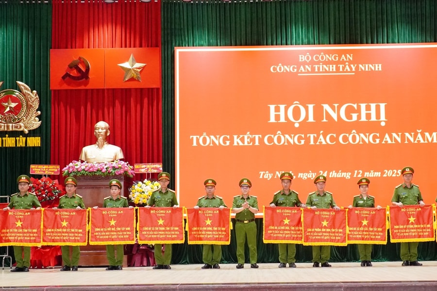 Thứ trưởng Nguyễn Văn Long dự và chỉ đạo Hội nghị triển khai công tác năm 2026 của Công an tỉnh Tây Ninh
