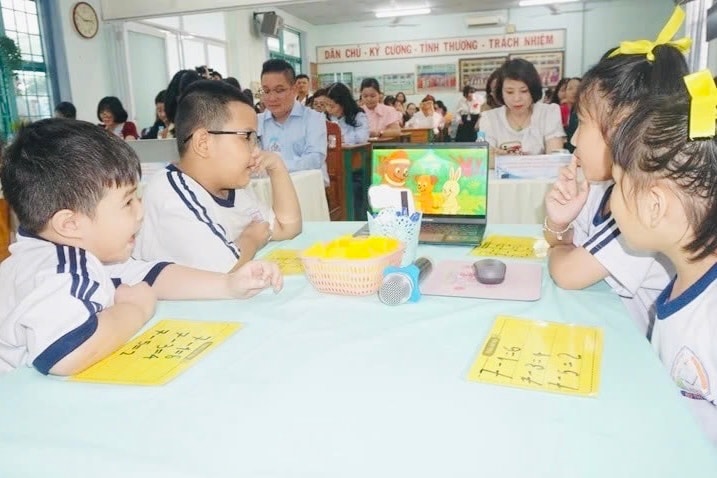TP. Hồ Chí Minh: Nhiều trường tiểu học đưa AI vào giảng dạy