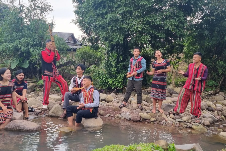 Vang mãi tiếng hát, tiếng đàn trên dãy Trường Sơn