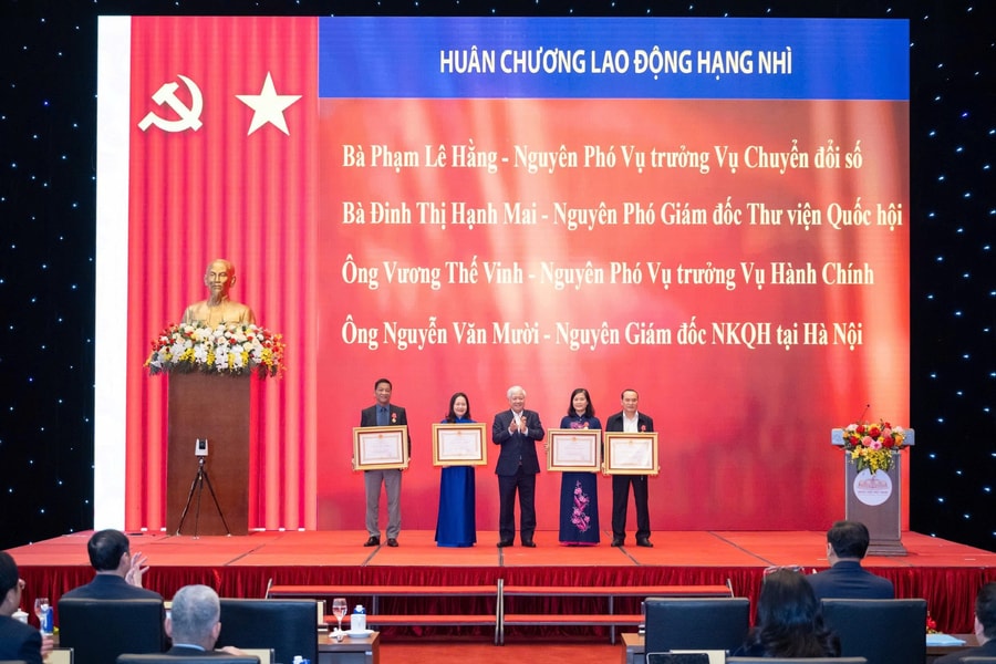 Phó Chủ tịch Thường trực Quốc hội Đỗ Văn Chiến dự Hội nghị tổng kết công tác Đảng và công tác chuyên môn của Văn phòng Quốc hội
