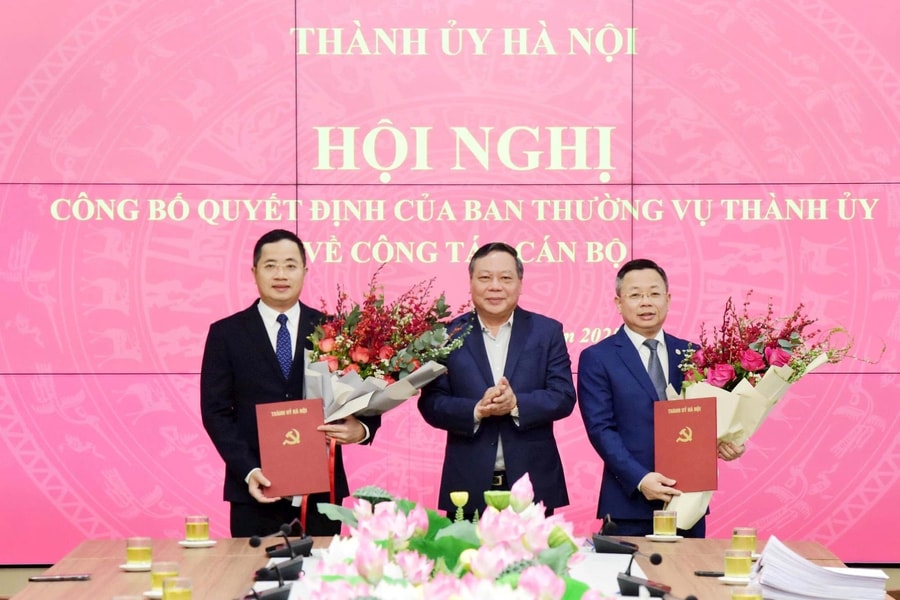 Ban Thường vụ Thành ủy Hà Nội trao các quyết định về công tác cán bộ