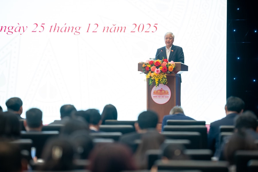 Xây dựng tập thể đoàn kết, nhân ái, có trách nhiệm, cống hiến hết mình