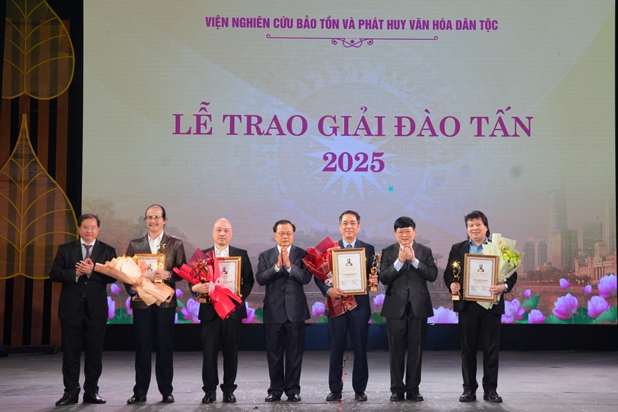 25 năm vì sự nghiệp bảo tồn và phát huy văn hóa dân tộc