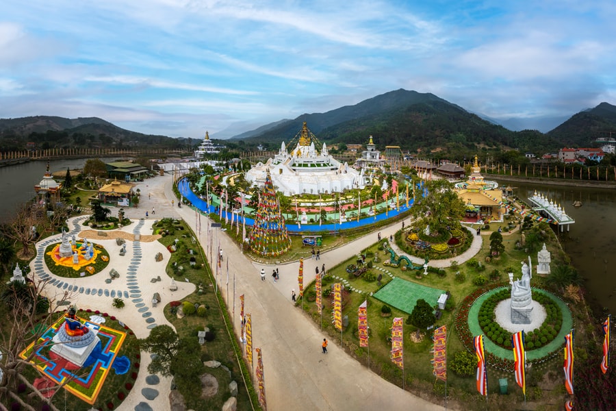 Đức Gyalwa Dokhampa đón năm mới 2026 tại Đại Bảo tháp Mandala Tây Thiên