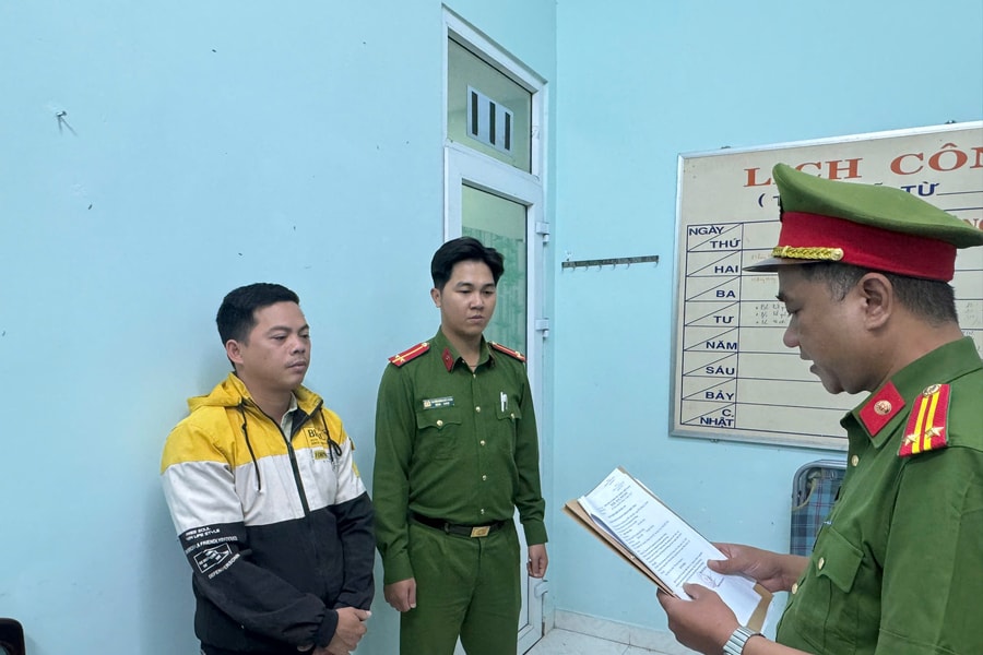 Khai thác cát trái phép trên sông Cu Đê, một đối tượng bị khởi tố