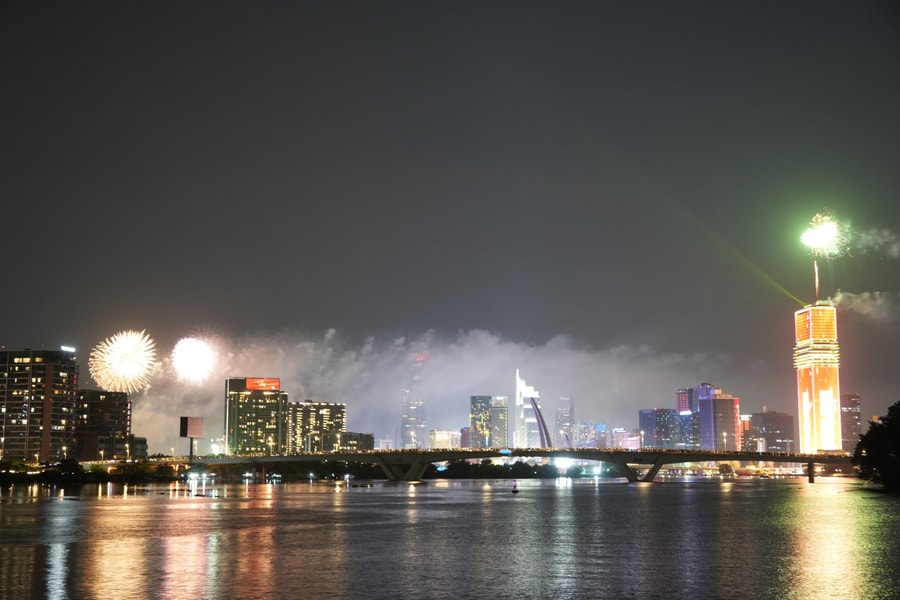 TP. Hồ Chí Minh: Rộn ràng, hân hoan chào đón năm mới 2026