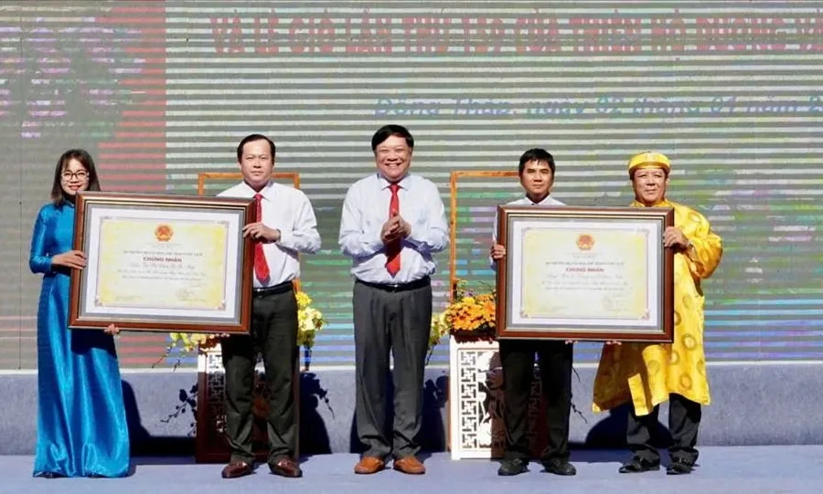 Đồng Tháp trao Bằng chứng nhận 2 Di sản Văn hóa phi vật thể quốc gia