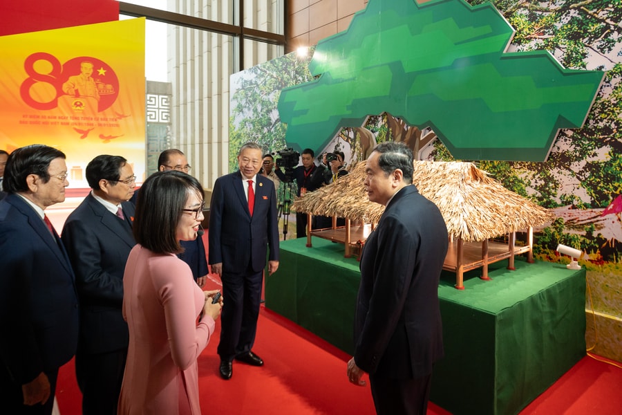 Từ đình Tân Trào đến nhà Quốc hội