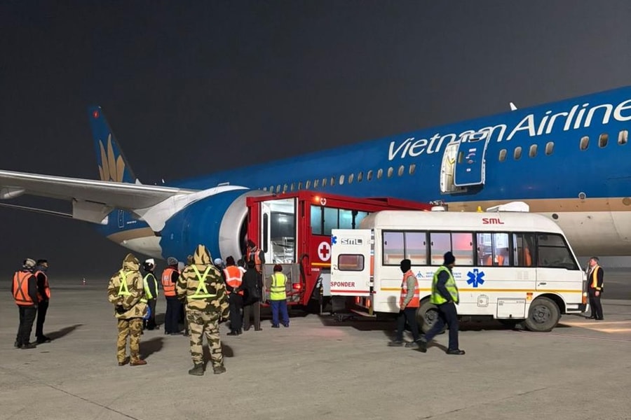 Máy bay Vietnam Airlines hạ cánh khẩn cấp tại Ấn Độ cấp cứu khách