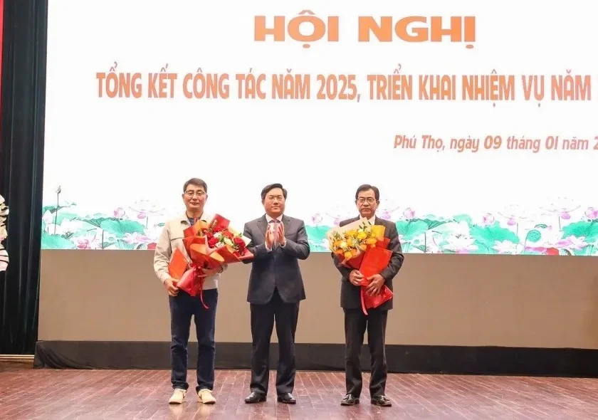 Phú Thọ: Trao Giấy chứng nhận tăng vốn cho 2 dự án FDI dịp đầu năm