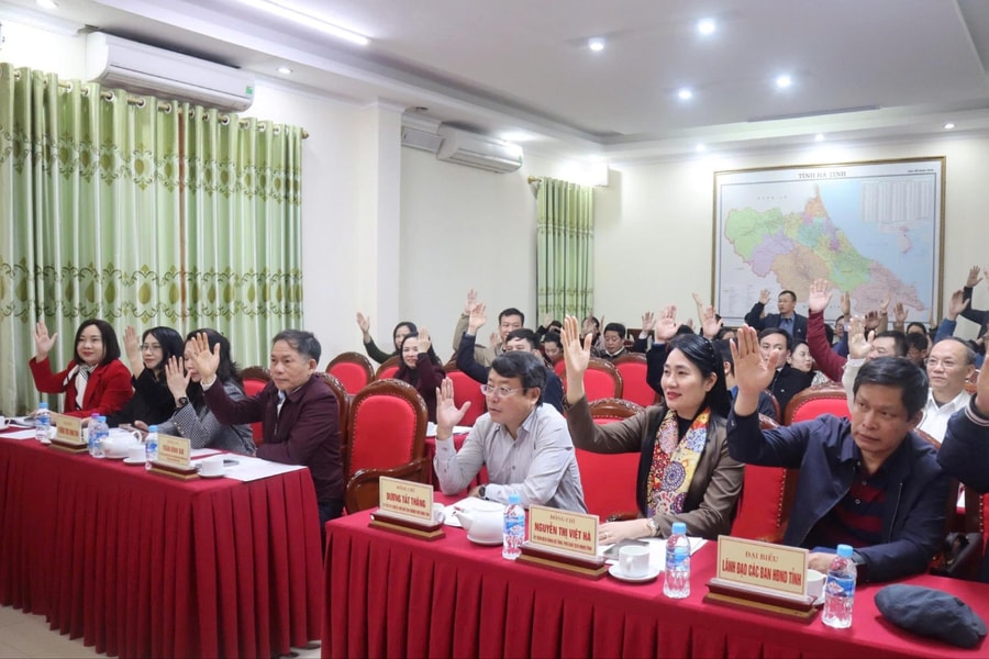 Hà Tĩnh: Lấy ý kiến cử tri nơi công tác đối với người được giới thiệu ứng cử ĐBQH Khóa XVI và đại biểu HĐND tỉnh